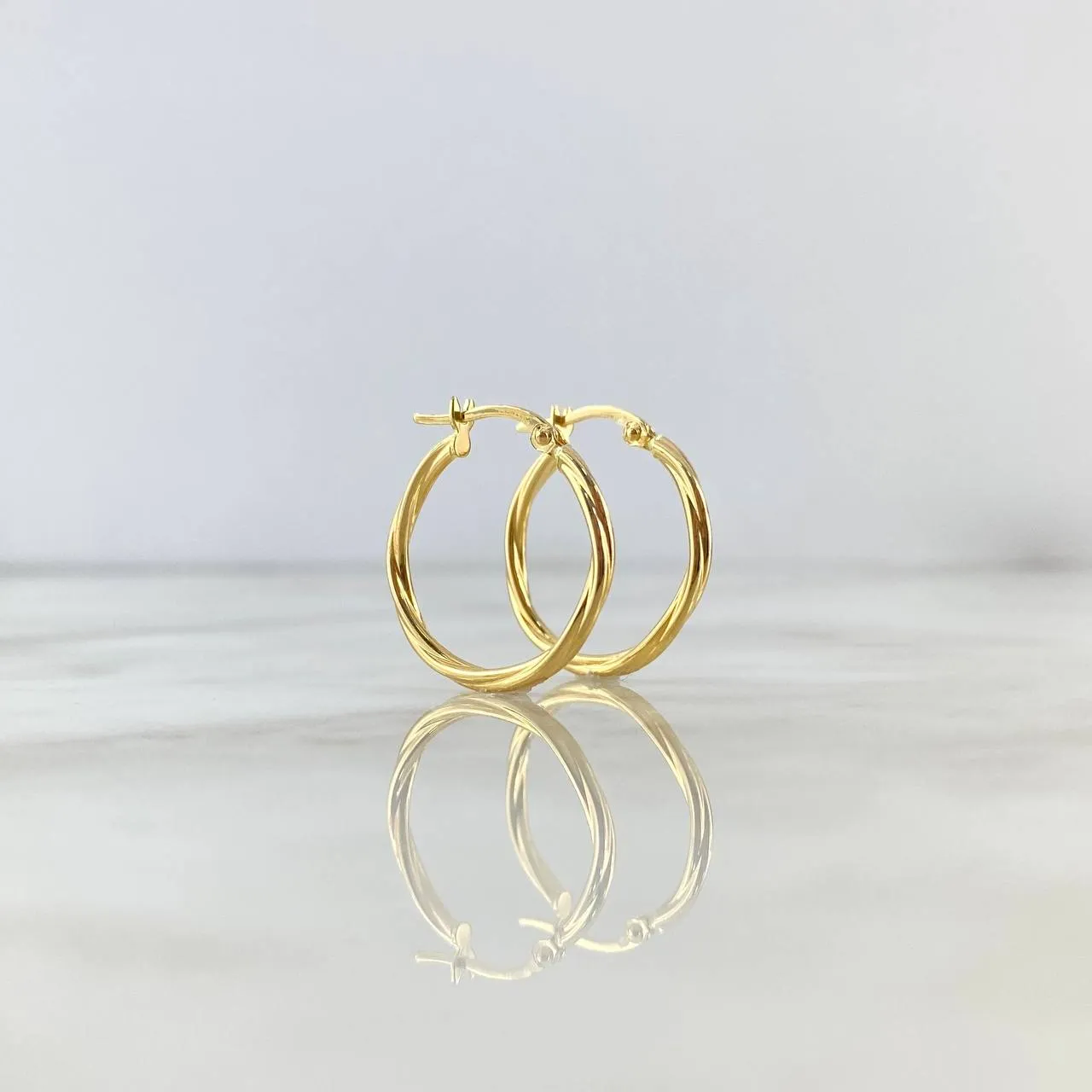 18K Yellow Gold Lui Striped Hoop Earrings 1.2gr / 0.87in