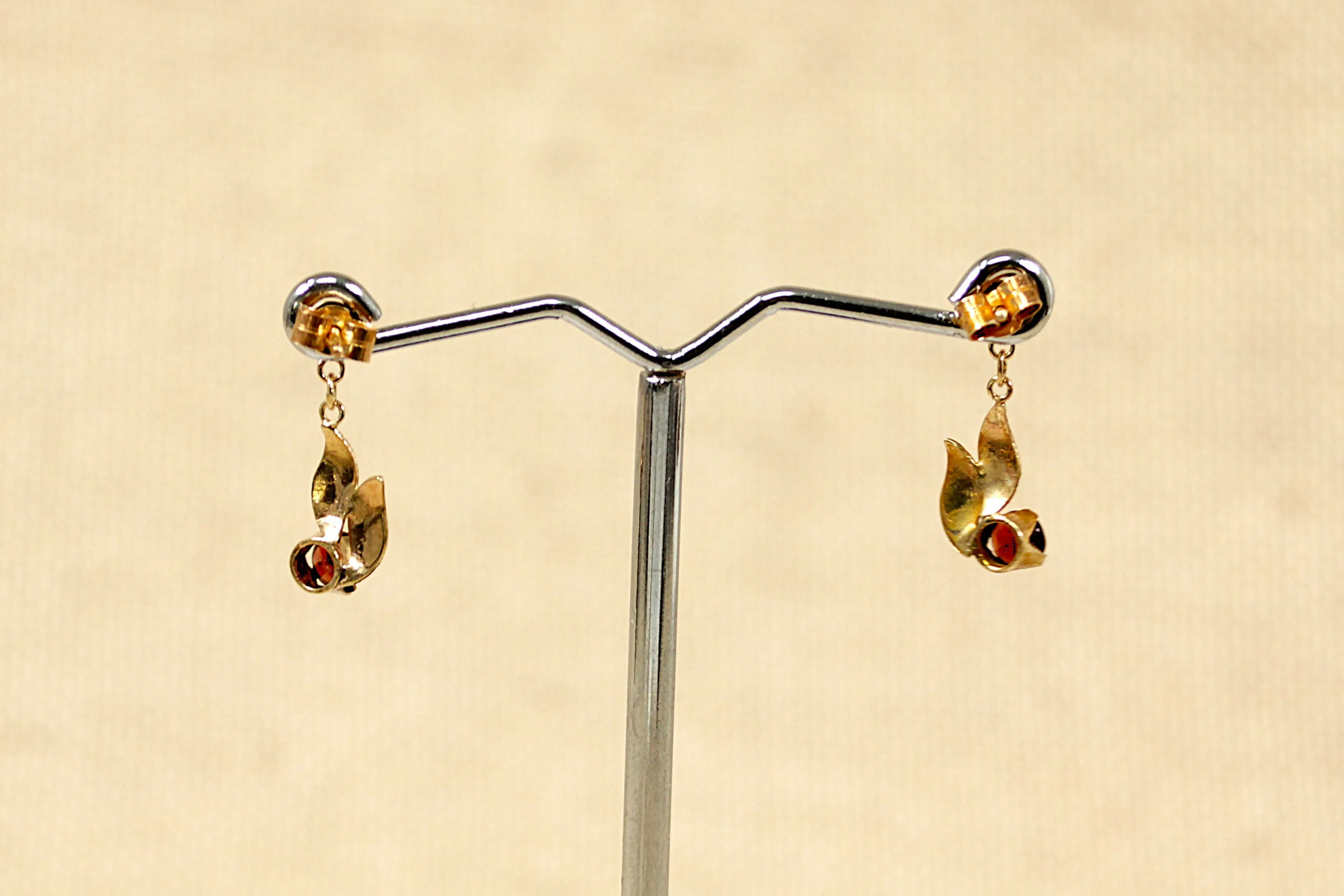 9ct Gold Garnet Earring Studs