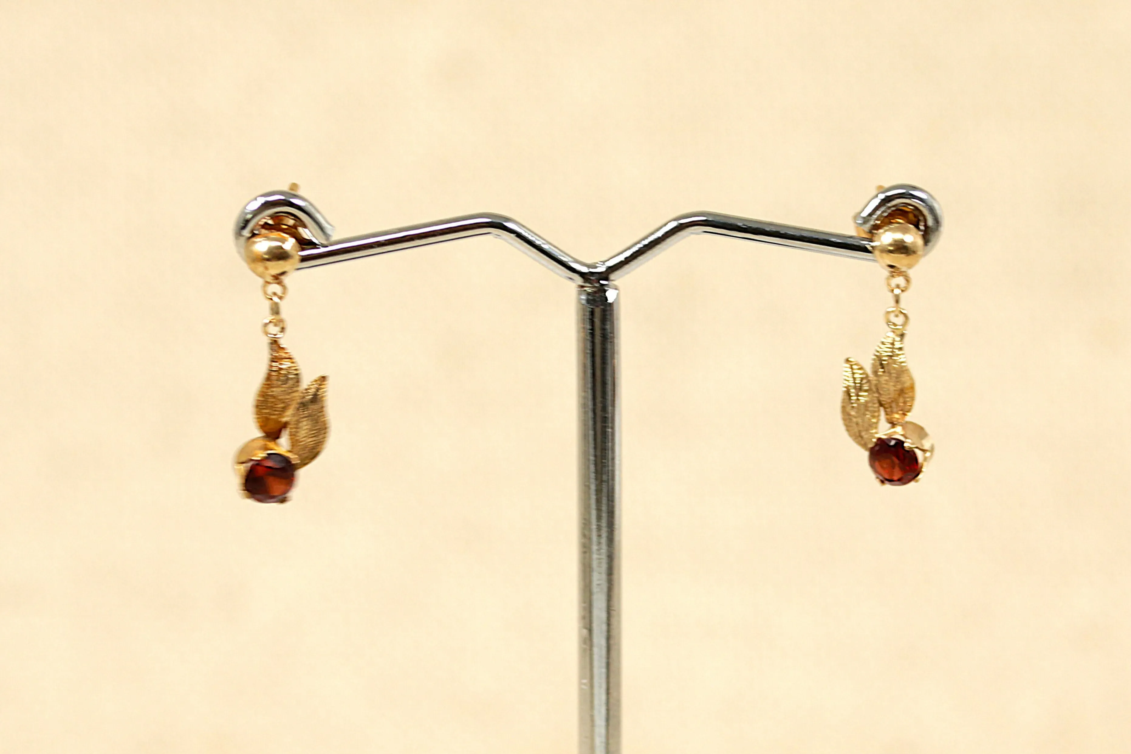 9ct Gold Garnet Earring Studs