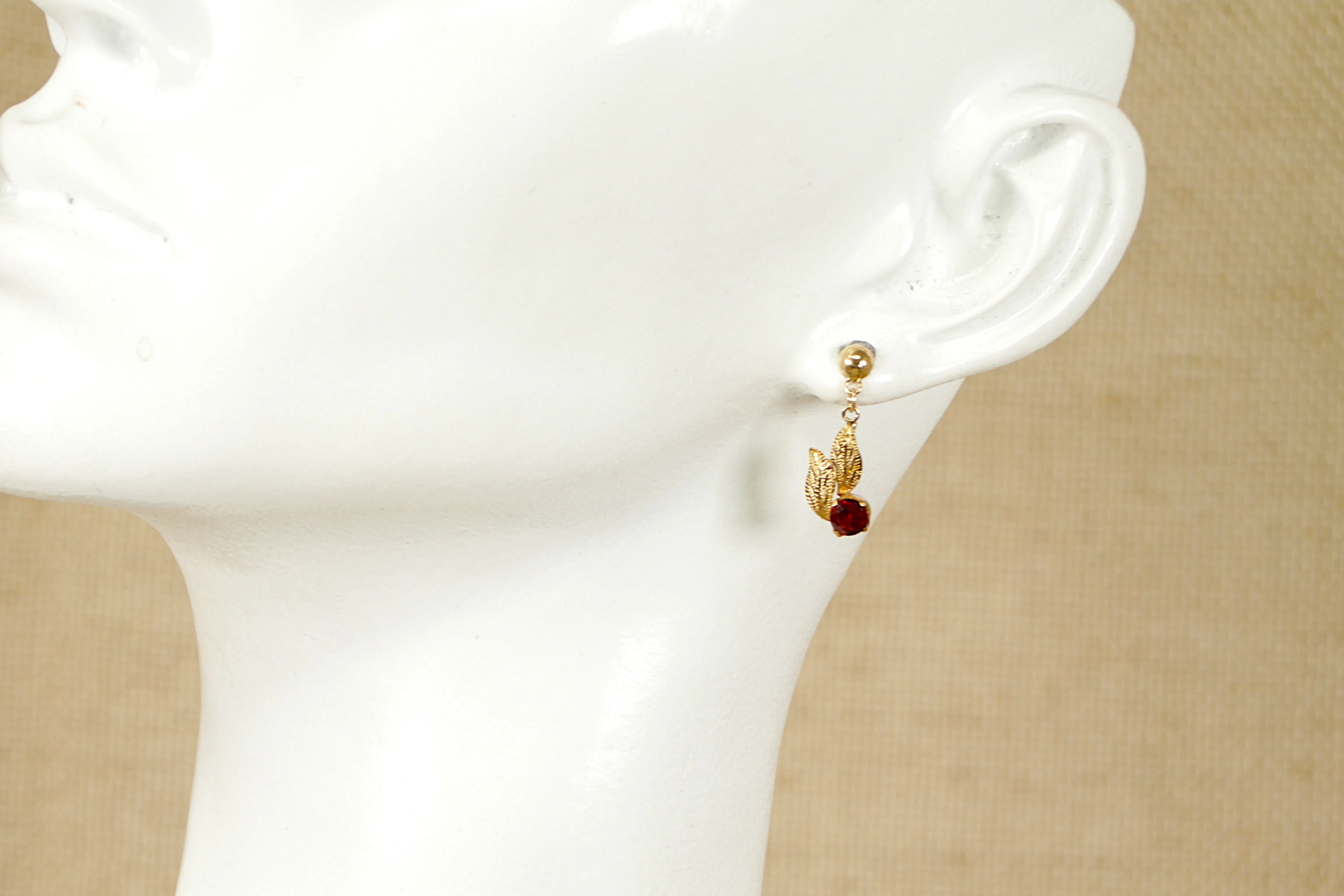 9ct Gold Garnet Earring Studs