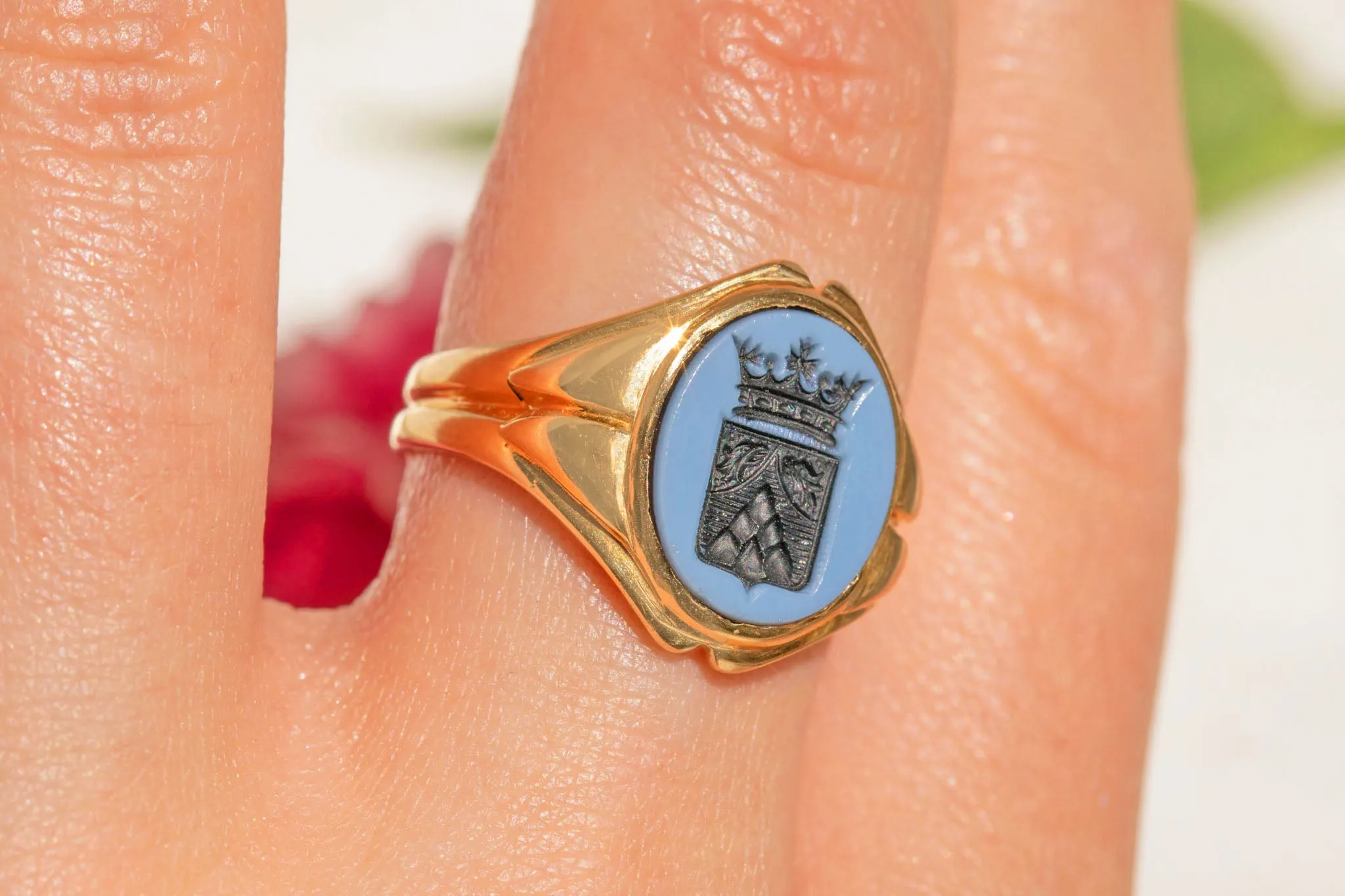 Antique 15ct Gold Agate Heraldic Intaglio Signet Ring