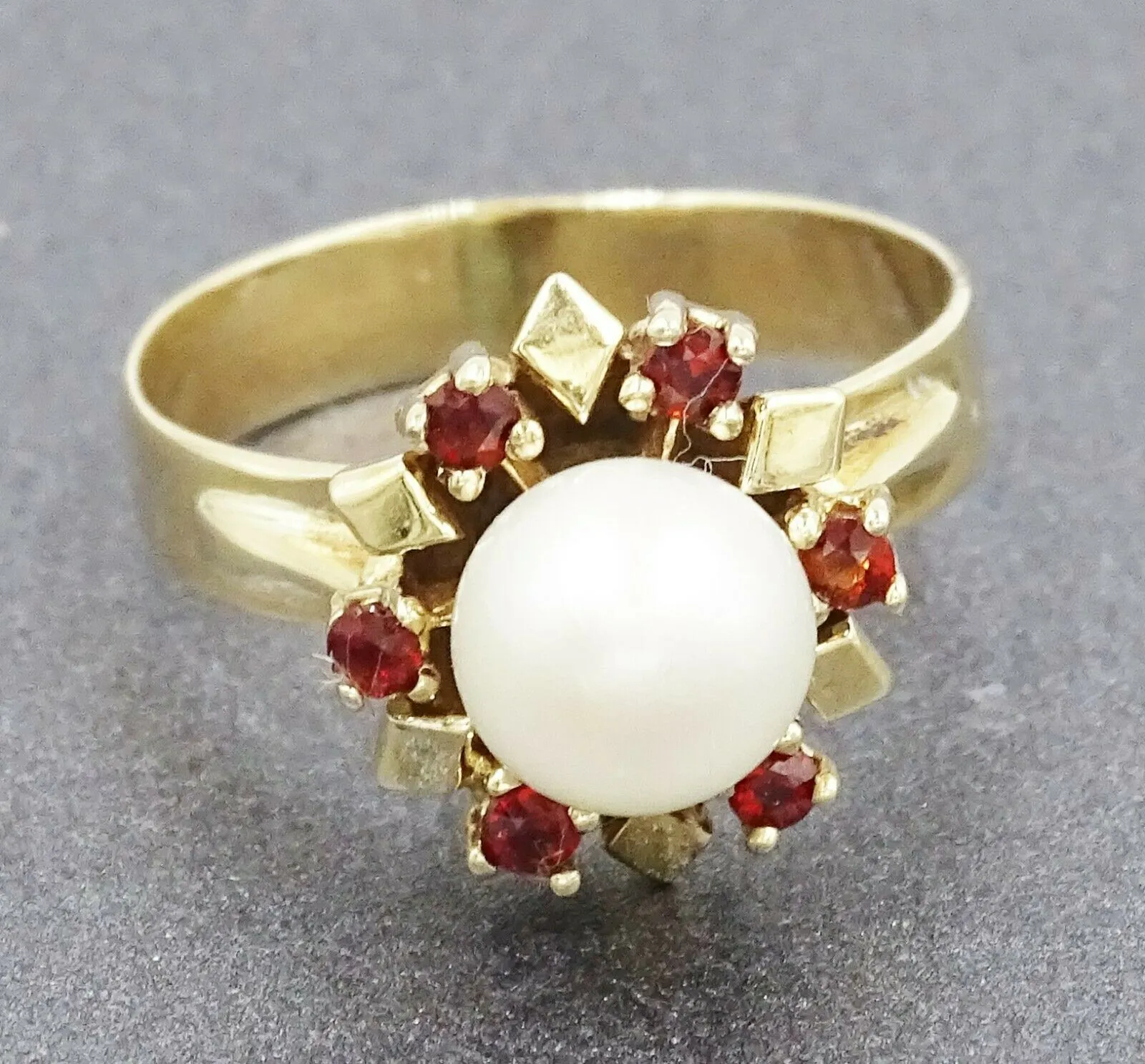 Cultured Pearl & Pyrope Garnet 9ct Yellow Gold Ring