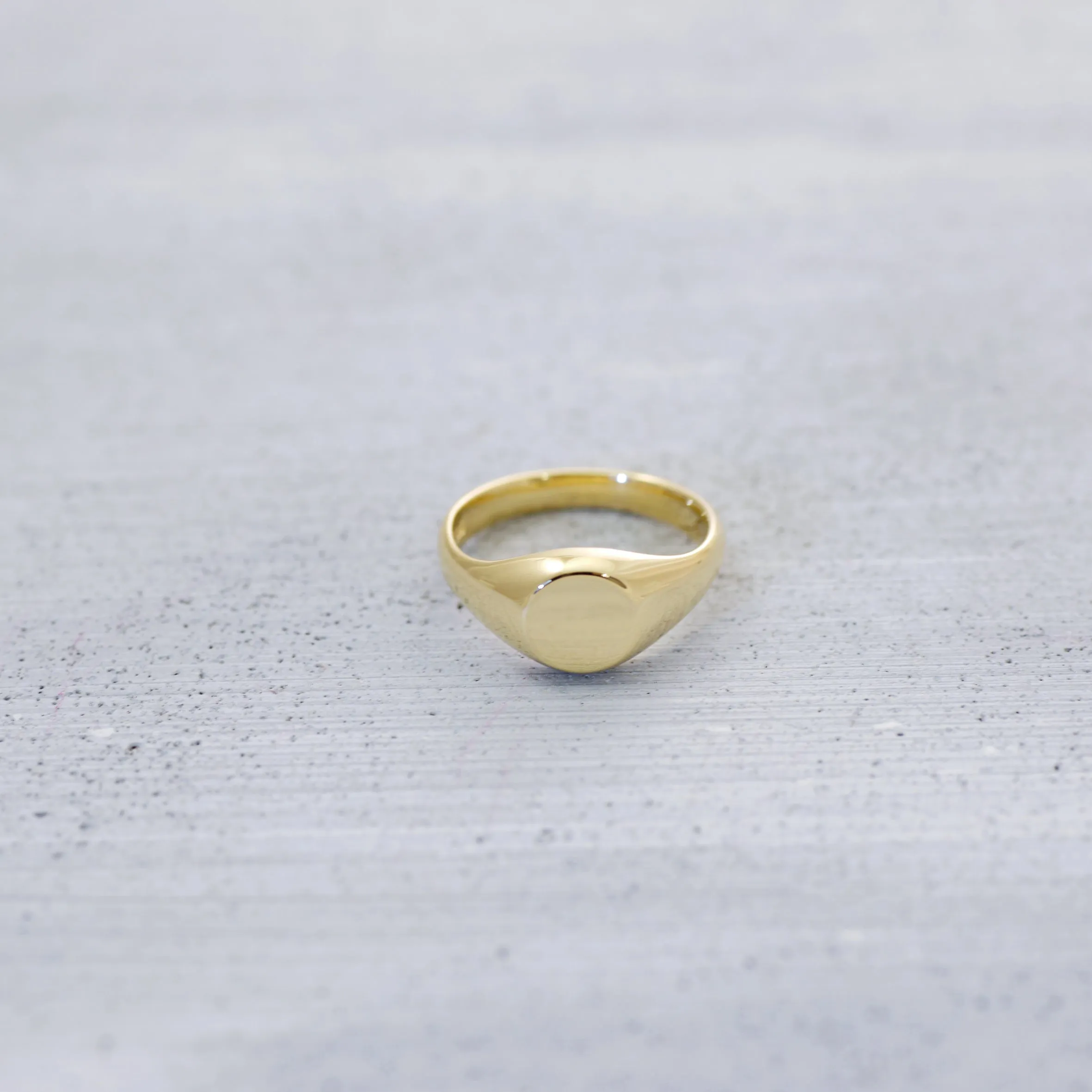 Dainty signet Ring - 14K/ 18K Gold