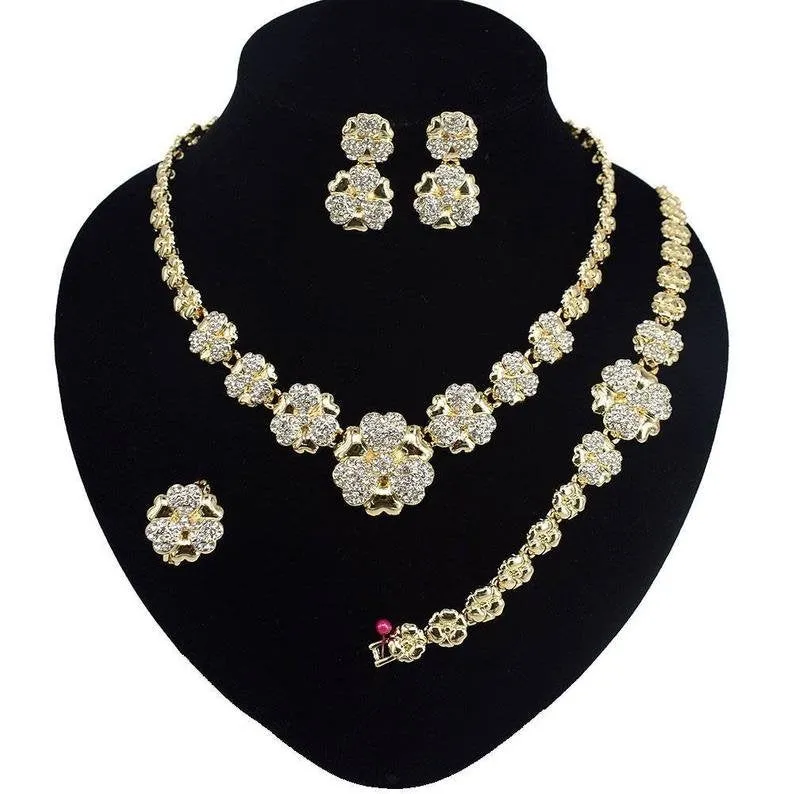 HUGS & KISSES Flower Necklace set