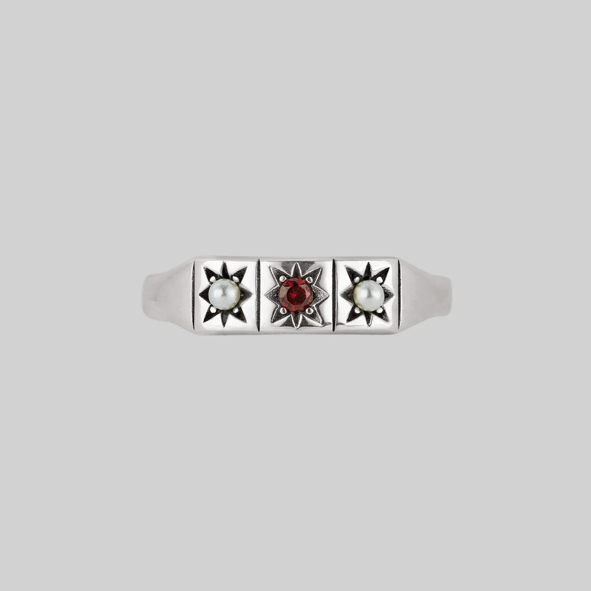 MARY. Garnet & Pearl Trilogy Ring - Silver