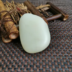 Natural Hetian Jade Rough Nephrite Raw (87g,5.9X4.5X1.5cm)