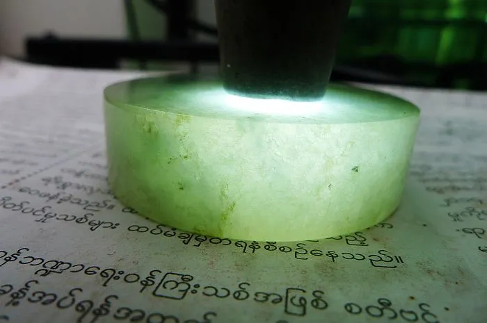 Natural Jade Rough Jadeite Raw (142g,5.7X1.7cm)