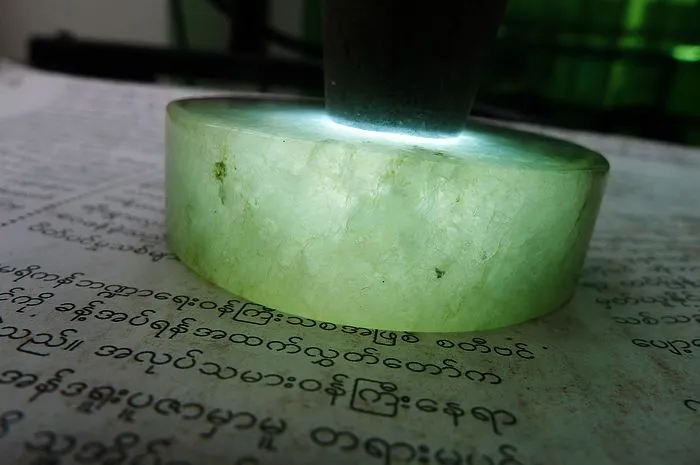 Natural Jade Rough Jadeite Raw (142g,5.7X1.7cm)