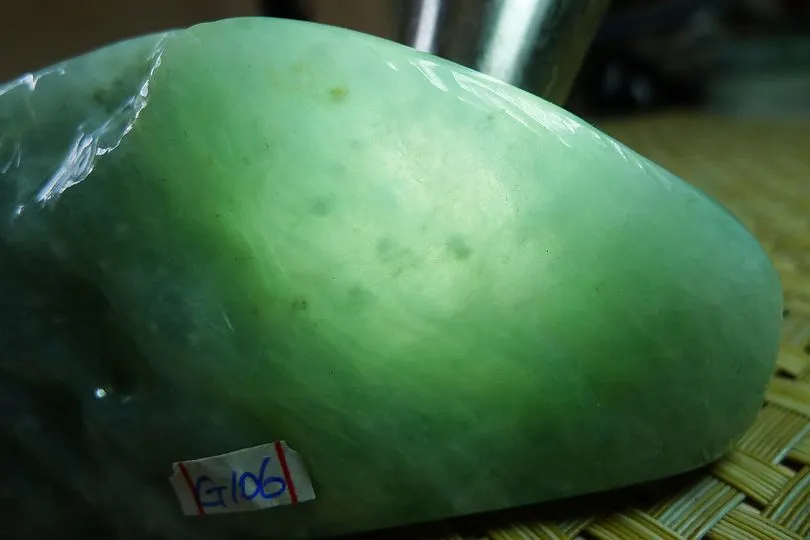 Natural Jade Rough Jadeite Raw (258g,10.7X4.5X2.6cm)