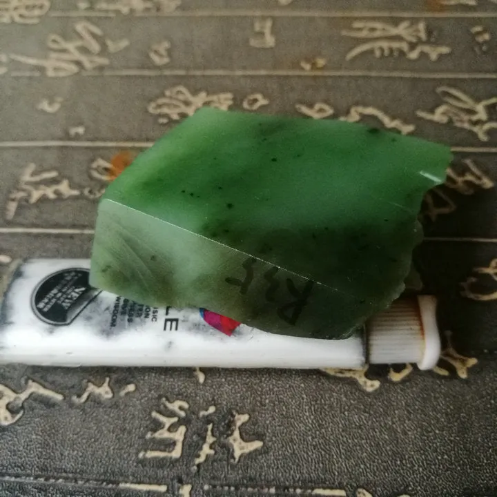 Natural Kunlun Jade Rough Nephrite Raw (102g, 5X4X1.5cm)