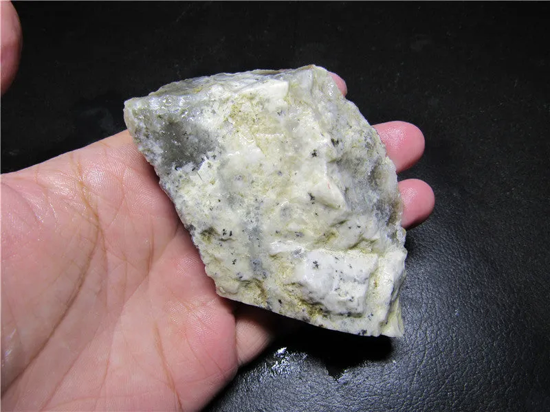 Natural Kunlun Jade Rough Nephrite Raw (152.46g, 73X48X30mm)