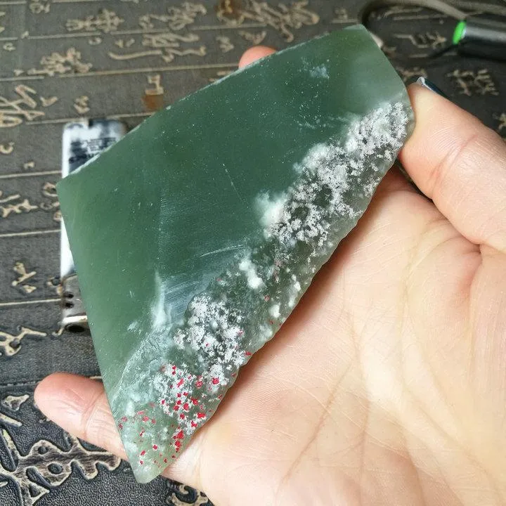 Natural Kunlun Jade Rough Nephrite Raw (208g, 9X8X3cm)