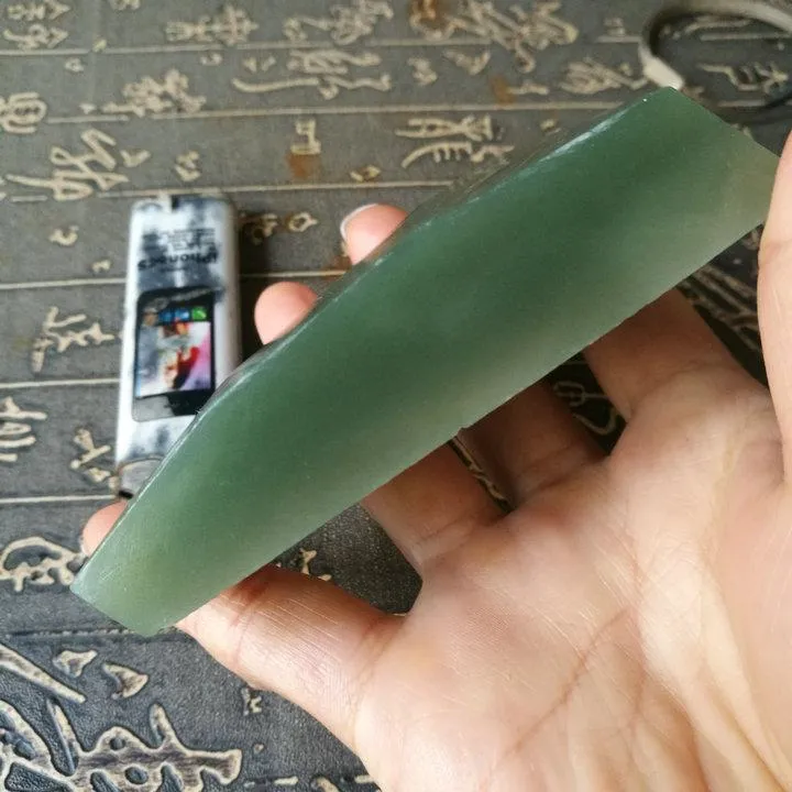 Natural Kunlun Jade Rough Nephrite Raw (208g, 9X8X3cm)