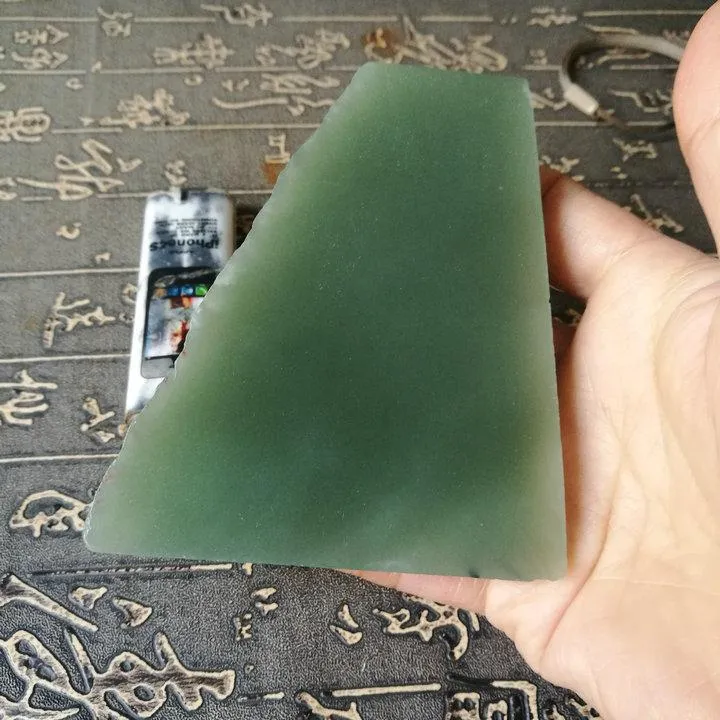 Natural Kunlun Jade Rough Nephrite Raw (208g, 9X8X3cm)