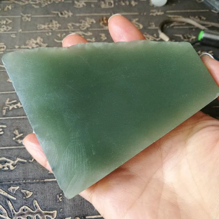 Natural Kunlun Jade Rough Nephrite Raw (208g, 9X8X3cm)