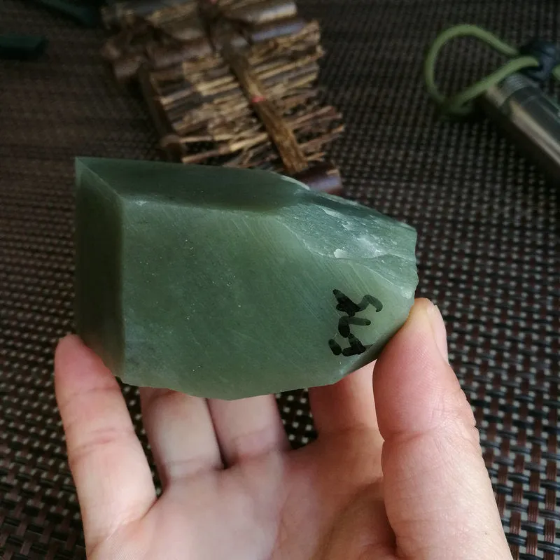 Natural Kunlun Jade Rough Nephrite Raw (411g, 8X4.5X3.5cm)