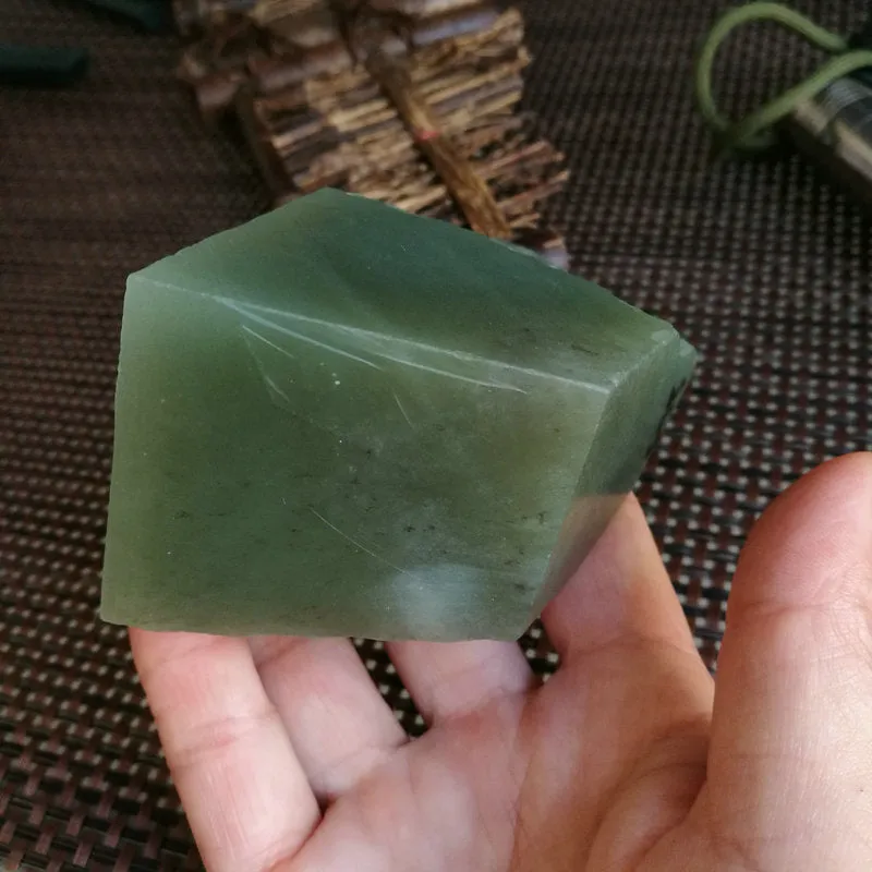 Natural Kunlun Jade Rough Nephrite Raw (411g, 8X4.5X3.5cm)