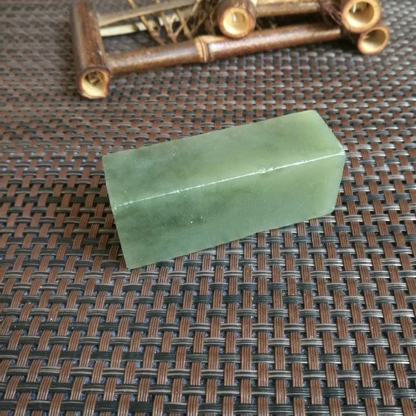 Natural Kunlun Jade Rough Nephrite Raw (6.7x2.6x2.3cm)