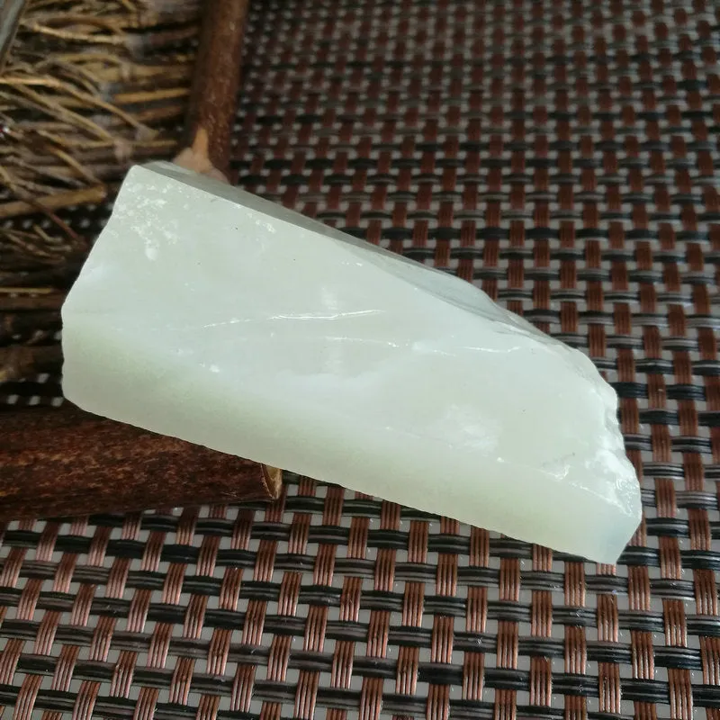 Natural Kunlun Jade Rough Nephrite Raw (99g, 6.8X3.4X2.4cm)