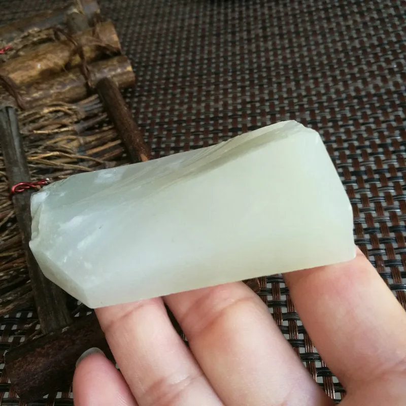 Natural Kunlun Jade Rough Nephrite Raw (99g, 6.8X3.4X2.4cm)