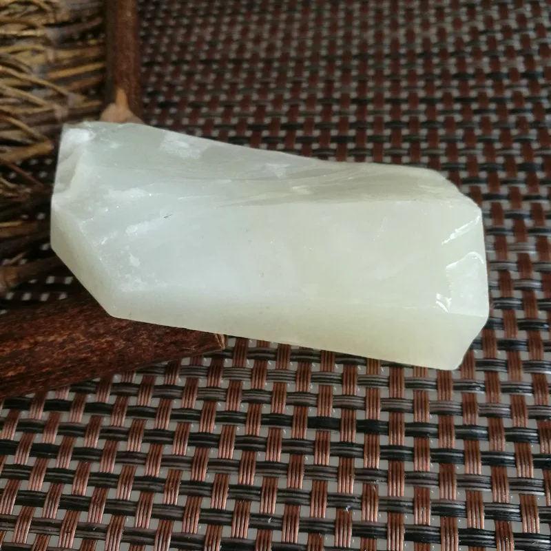 Natural Kunlun Jade Rough Nephrite Raw (99g, 6.8X3.4X2.4cm)