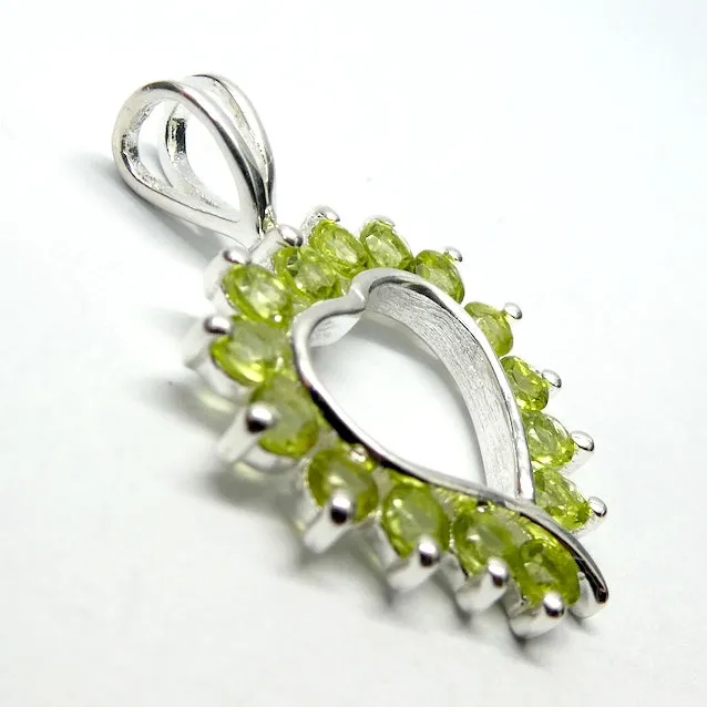 Pendant, Peridot Heart, 15 Faceted Rounds, 925 Sterling Silver, r6