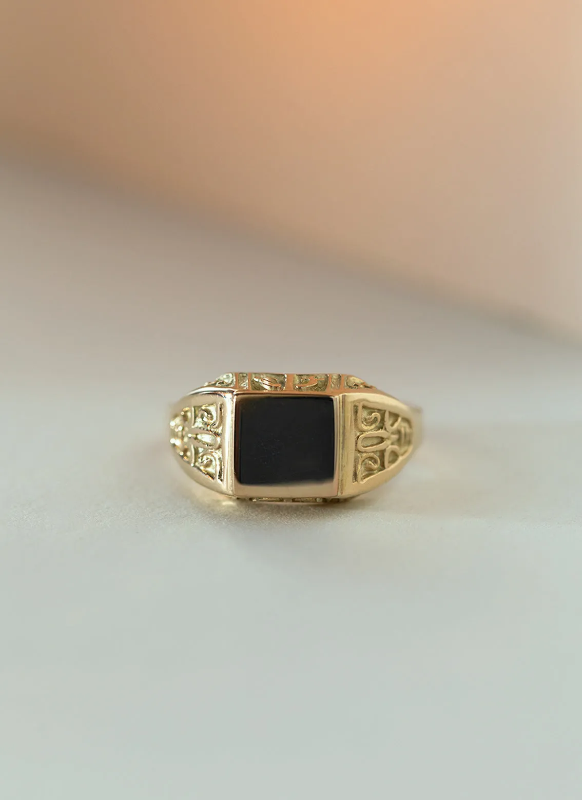 The gent king Imone signet ring 14k gold