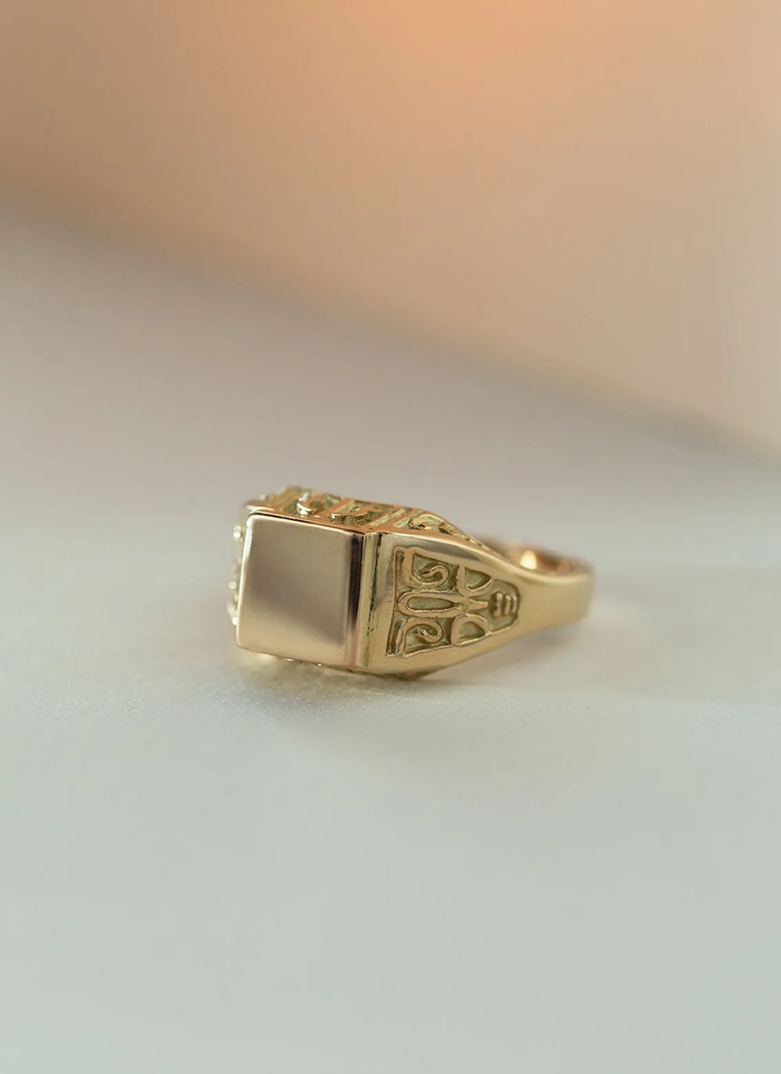 The gent king Imone signet ring 14k gold